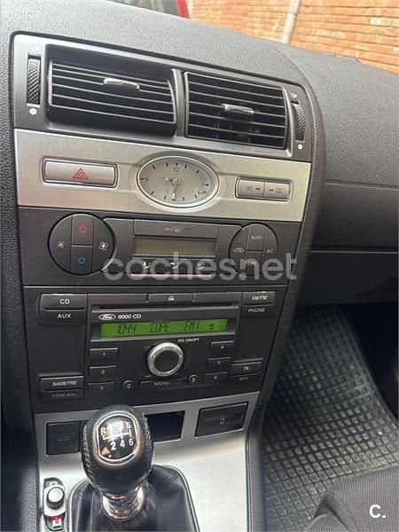 Usado Ford Mondeo Trend 115 CV (84 kW) 2005 Gris / plata Berlina