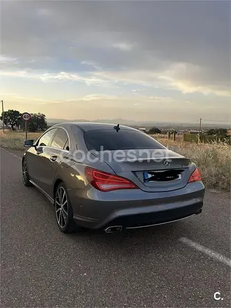 Usado Mercedes CLA220 Urban 170 CV (125 kW) 2013 Gris / plata Berlina