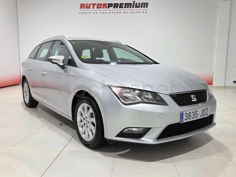 Usado Seat Leon Reference 105 CV (77 kW) 2015 Gris / plata Familiar