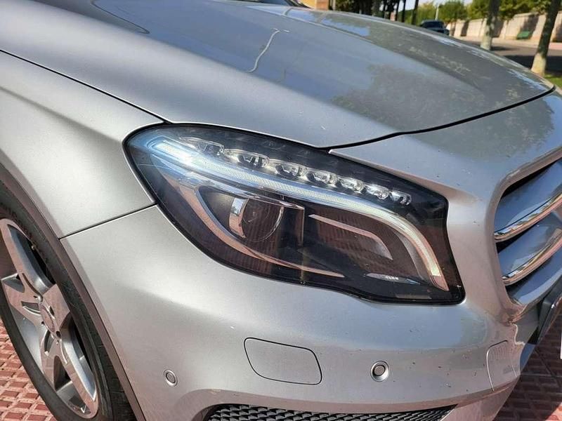 Usado Mercedes GLA200 AMG line 136 CV (100 kW) 2017 Gris SUV