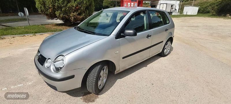 Usado VW Polo 56 CV (41 kW) 2002 Gris Coupe