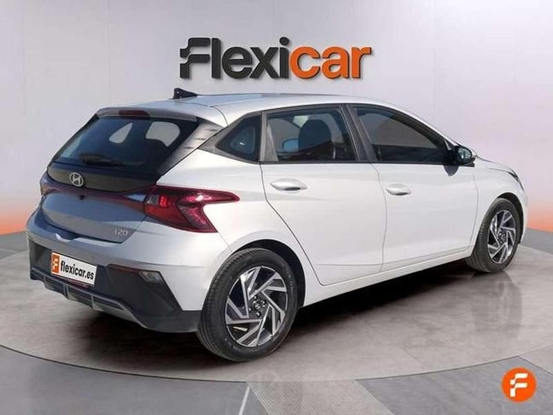 Usado Hyundai i20 84 CV (61 kW) 2024 Gris Utilitario