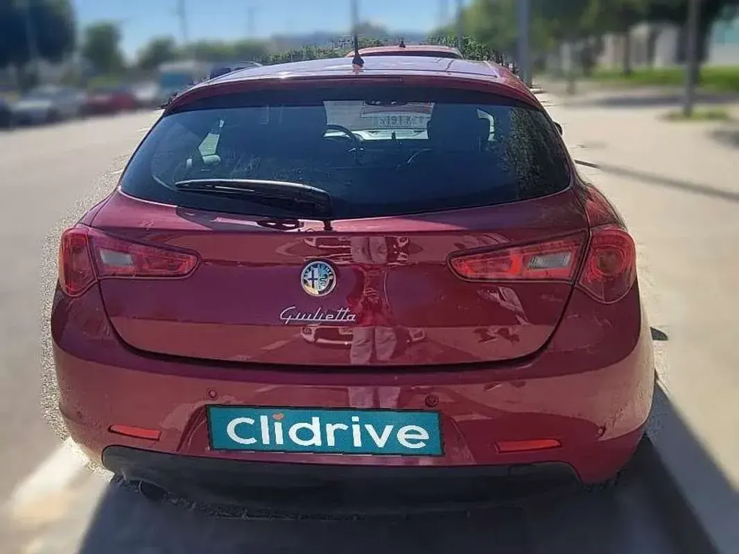 Usado Alfa Romeo Giulietta 170 CV (125 kW) 2011 Rojo Utilitario