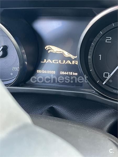 Usado Jaguar XE 180 CV (132 kW) 2017 Gris / plata Berlina