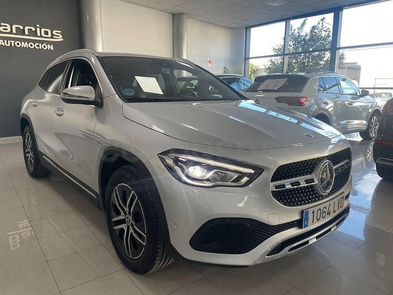 Käytetty Mercedes GLA180 136 HP (100 kW) 2021 Harmaa Katumaasturi