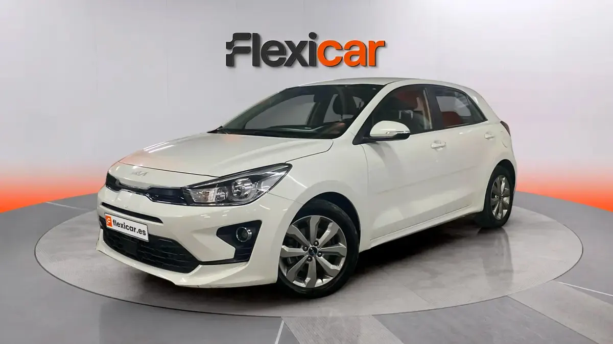Usado Kia Rio 101 CV (74 kW) 2023 Blanco Berlina