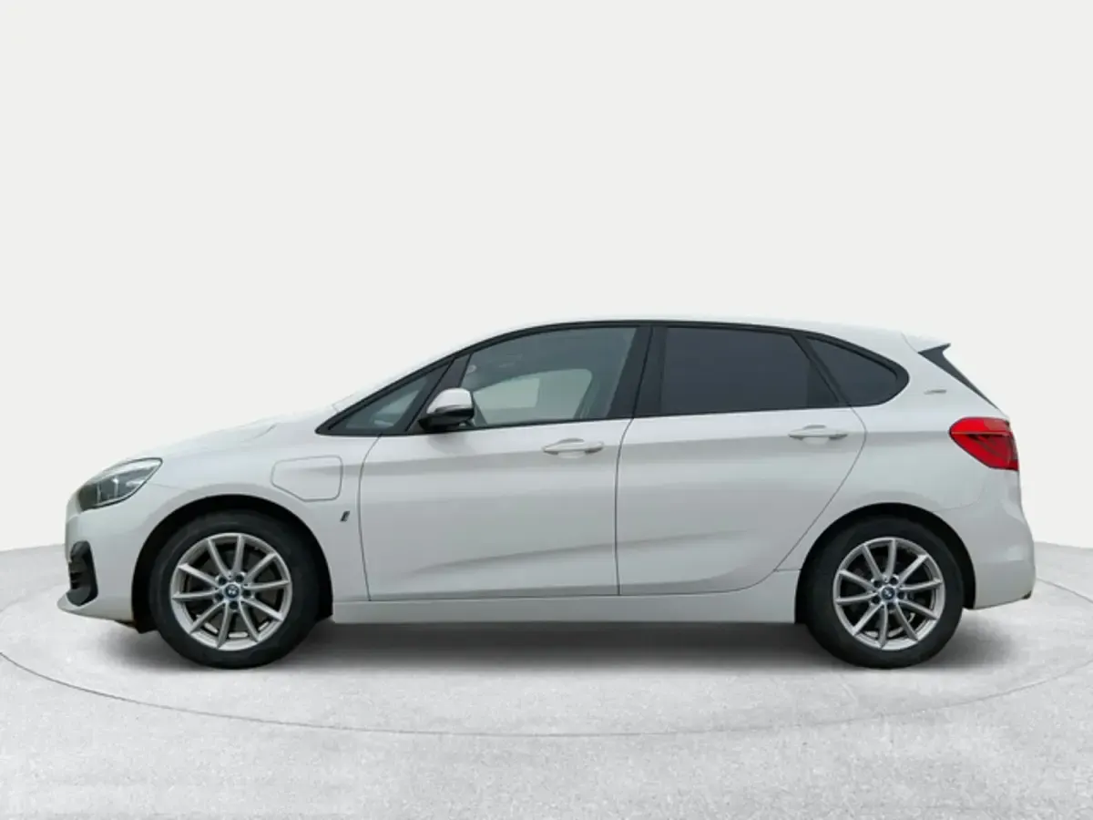 Usado BMW 225 Active Tourer iPerformance 224 CV (164 kW) 2019 Blanco Monovolumen