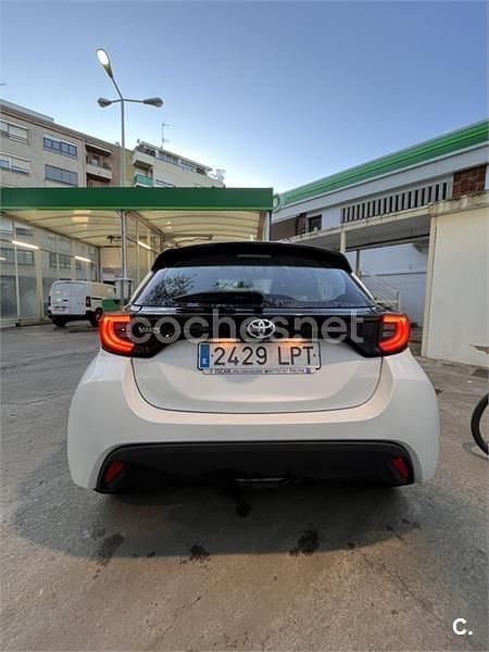 Usado Toyota Yaris 125 CV (91 kW) 2021 Blanco Utilitario