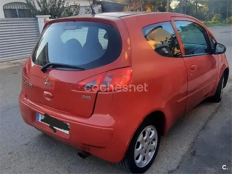 Usado Mitsubishi Colt Instyle 95 CV (69 kW) 2006 Rojo Berlina