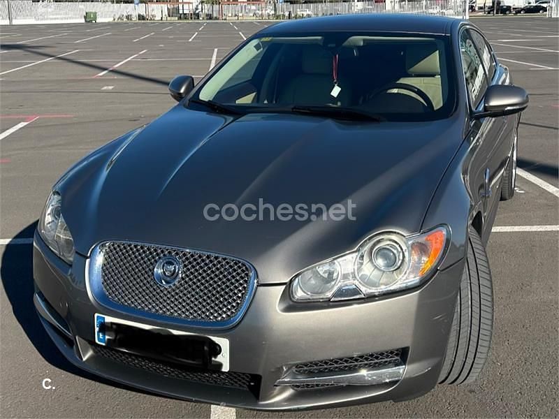 Usado Jaguar XF Luxury 240 CV (176 kW) 2011 Gris / plata Berlina