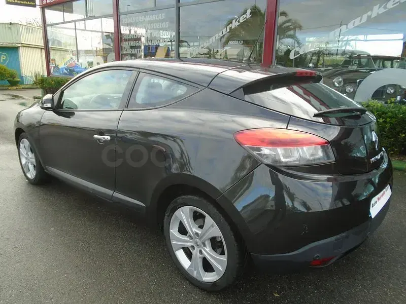 Usado Renault Mégane Dynamique 111 CV (81 kW) 2009 Negro Berlina