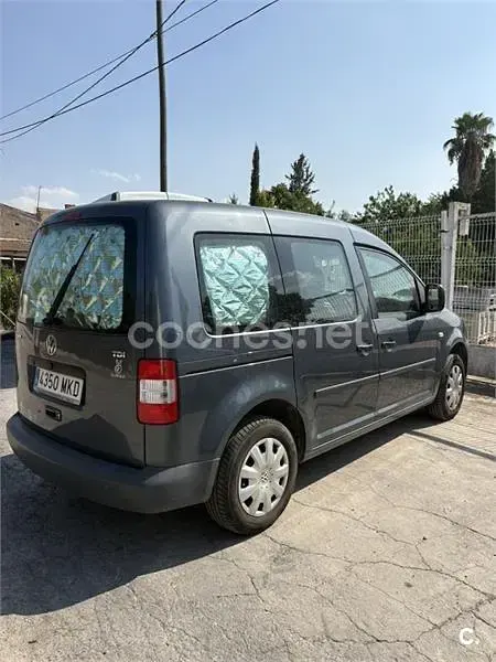Usado VW Caddy 105 CV (77 kW) 2009 Gris / plata Monovolumen