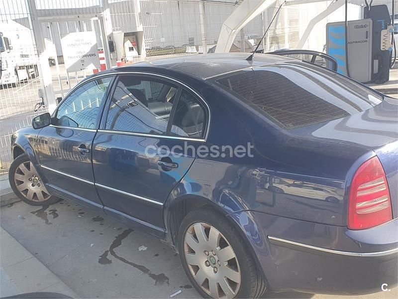 Azul Usado 2003 Skoda Superb Elegance Berlina | 2000 € - Imagen 1/4