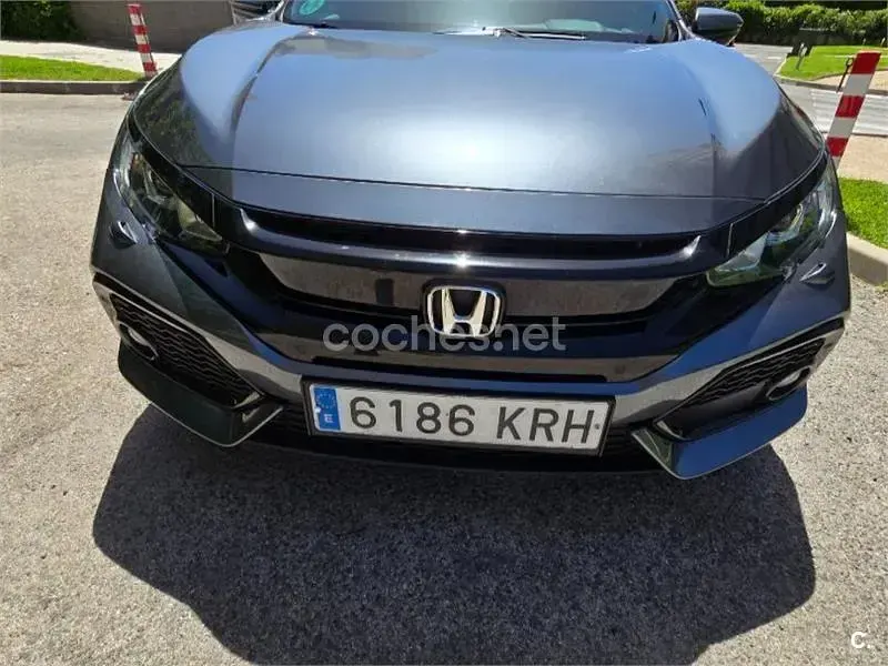 Usado Honda Civic Elegance 129 CV (94 kW) 2018 Gris / plata Berlina