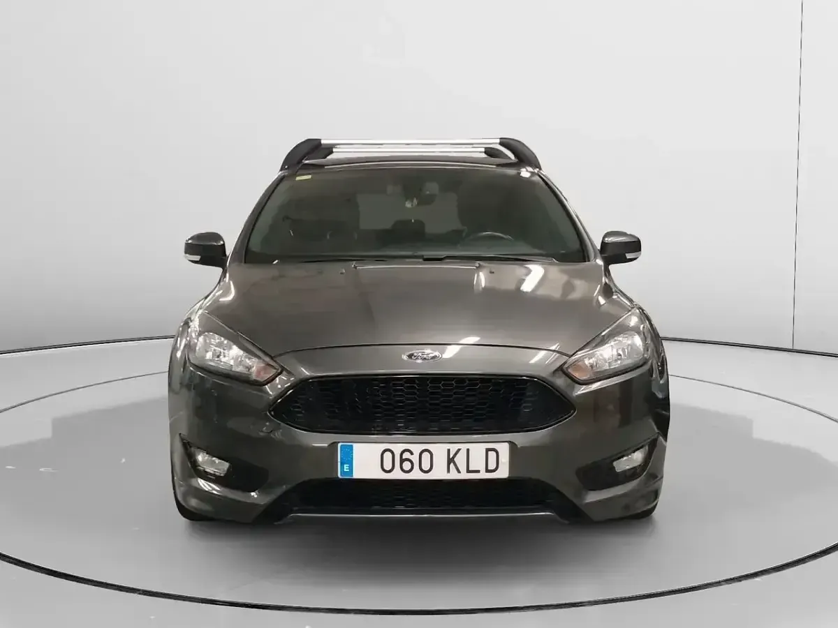 Usado Ford Focus ST-Line 125 CV (91 kW) 2018 Gris Berlina