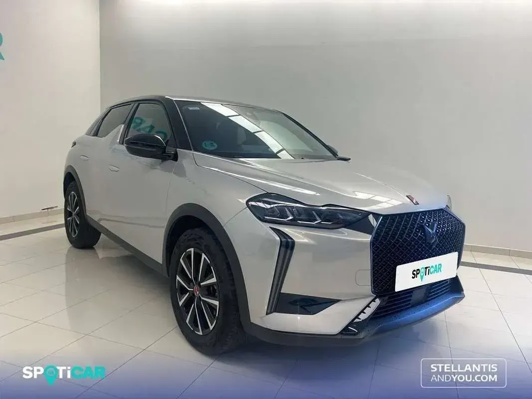 Usado DS Automobiles DS3 Crossback Performance 131 CV (96 kW) 2024 Gris SUV