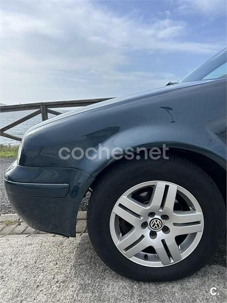 Usado VW Golf IV Conceptline 90 CV (66 kW) 2001 Verde Berlina