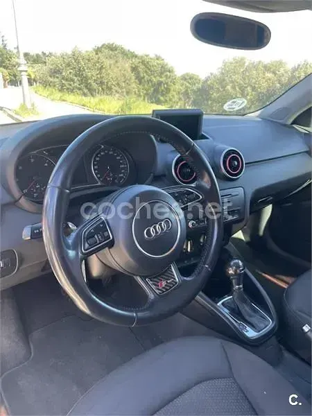 Usado Audi A1 Sportback Ambition 90 CV (66 kW) 2014 Granate Utilitario