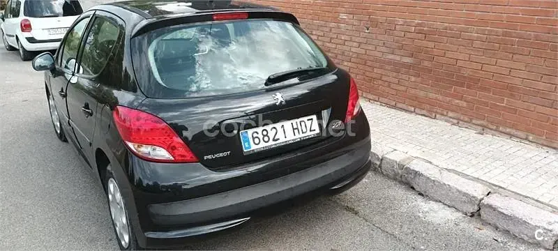 Usado Peugeot 207 Business-Line 70 CV (51 kW) 2011 Negro Berlina