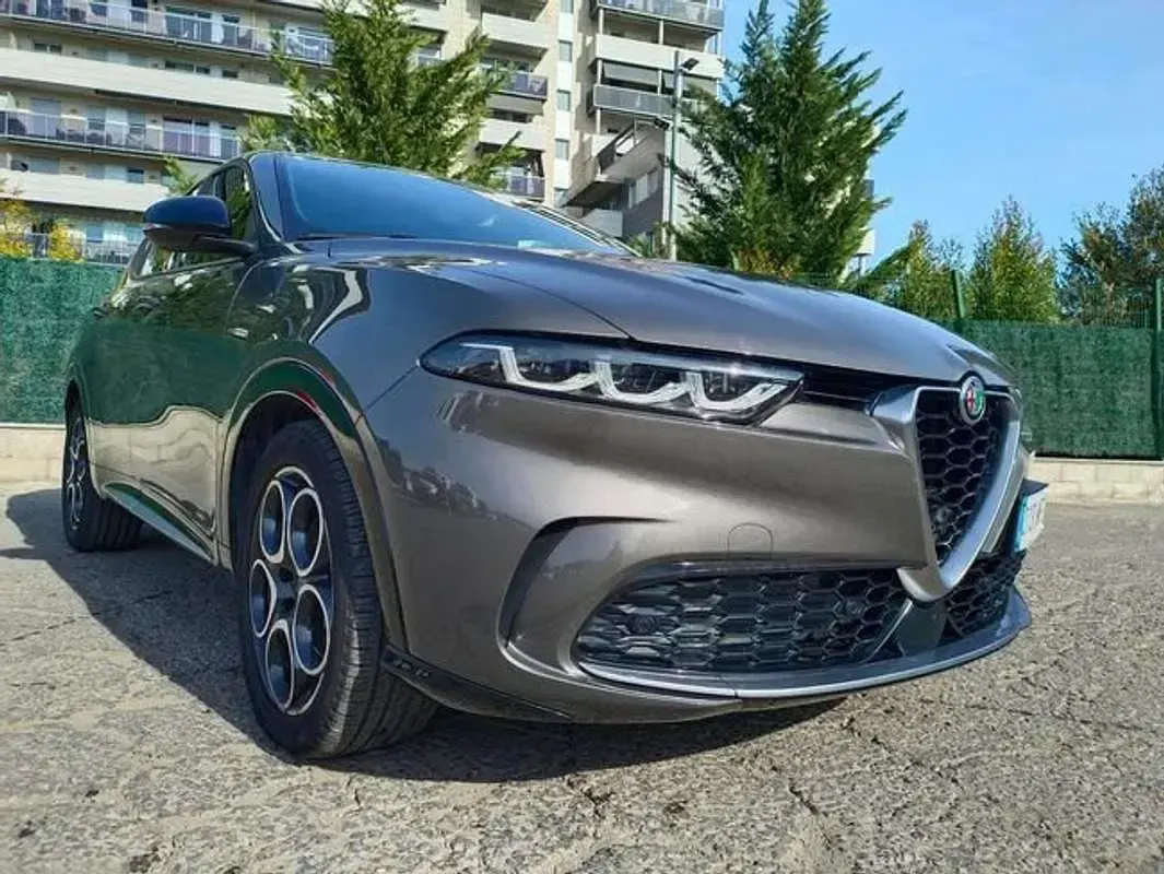 Usado Alfa Romeo Tonale Ti 131 CV (96 kW) 2023 Gris SUV