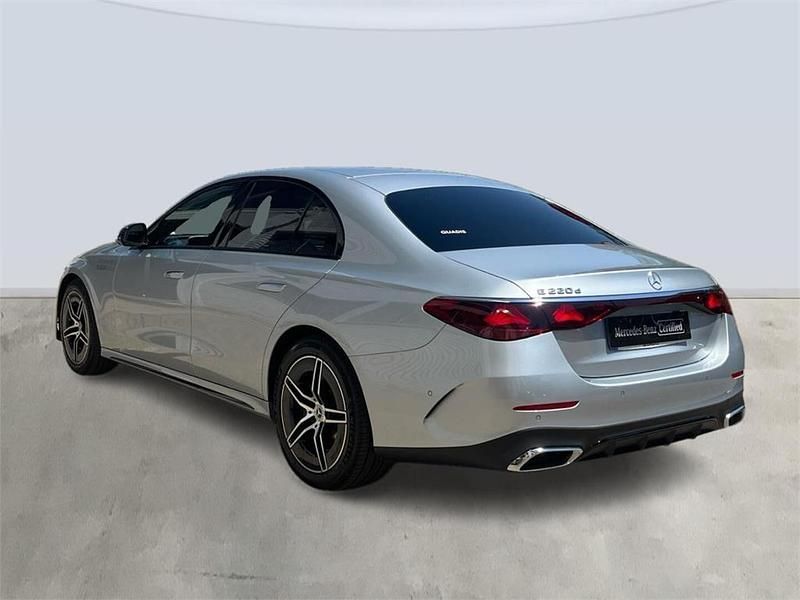 Nuevo Mercedes E220 197 CV (144 kW) 2025 Plata hightech Berlina