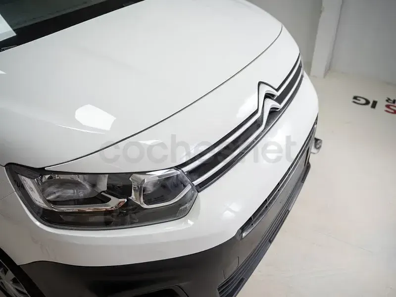 Usado Citroën Berlingo Feel 102 CV (75 kW) 2021 Blanco Monovolumen