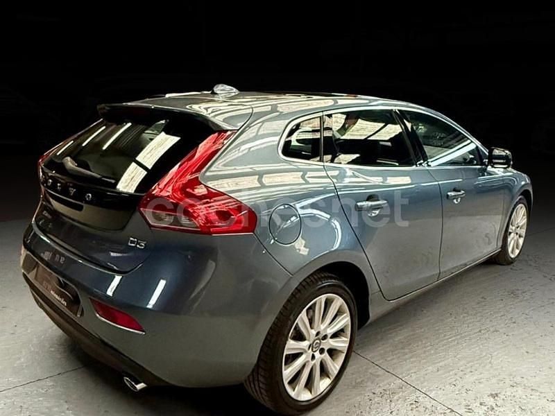 Usado Volvo V40 Momentum 120 CV (88 kW) 2012 Azul Familiar