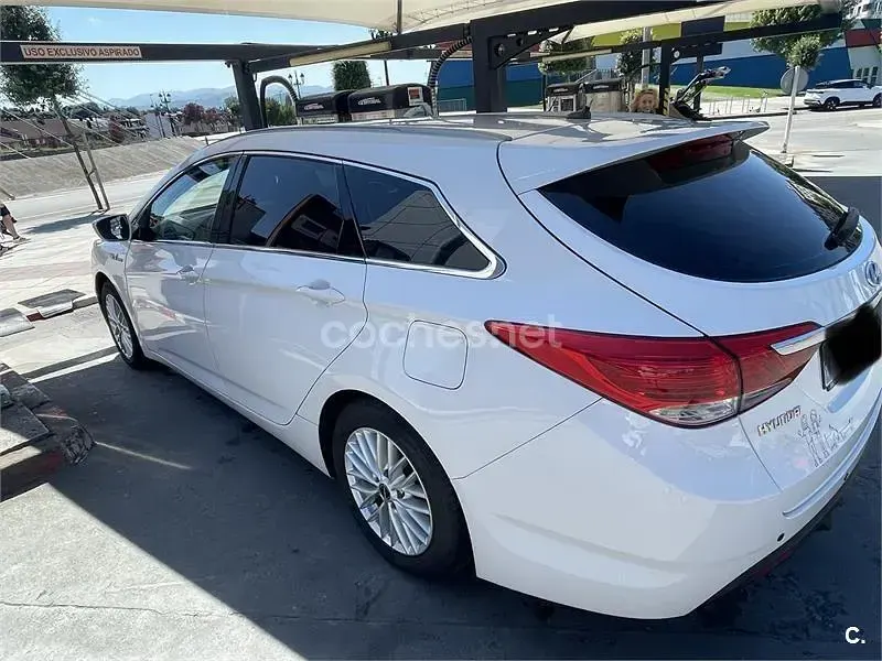 Usado Hyundai i40 136 CV (100 kW) 2011 Blanco Familiar