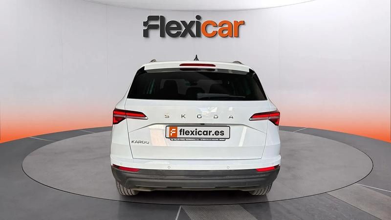 Usado Skoda Karoq Ambition 116 CV (85 kW) 2023 Blanco SUV