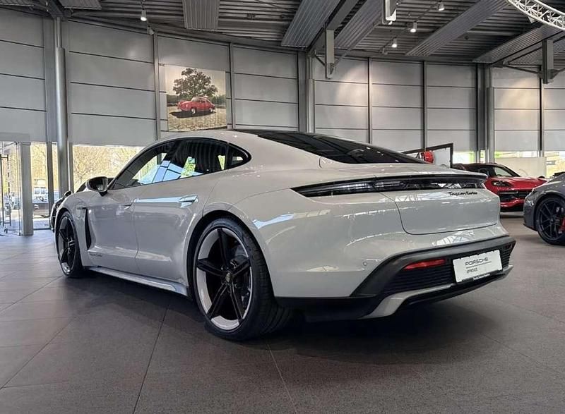 Usado Porsche Taycan Turbo 500 kW (680 CV) 2023 Gris Berlina