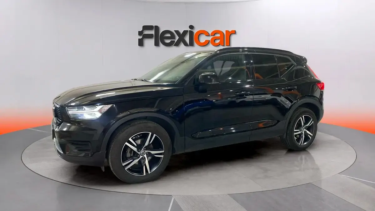 Usado Volvo XC40 Momentum 150 CV (110 kW) 2020 Negro SUV