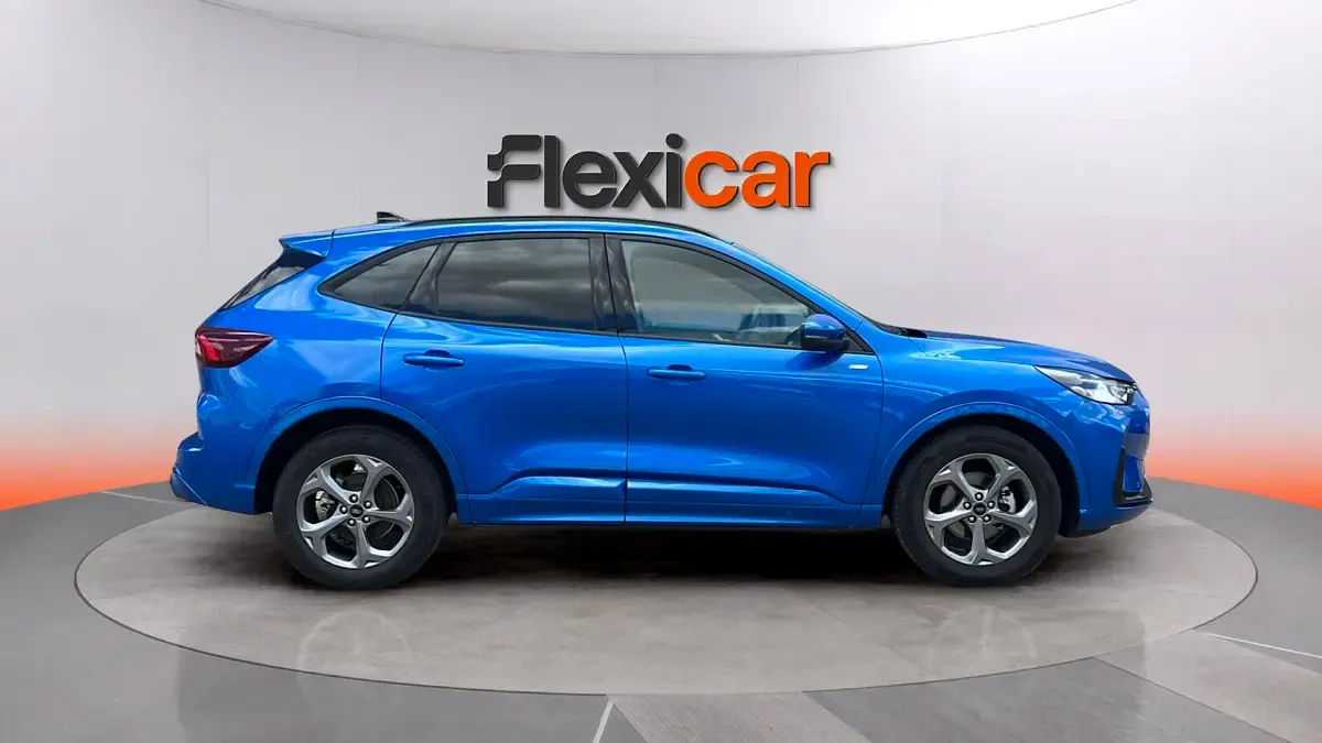 Usado Ford Kuga ST-Line 150 CV (110 kW) 2025 Azul SUV