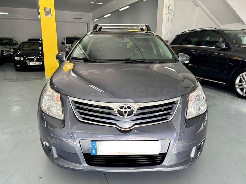 Usado Toyota Avensis Advance 150 CV (110 kW) 2009 Gris / plata Familiar