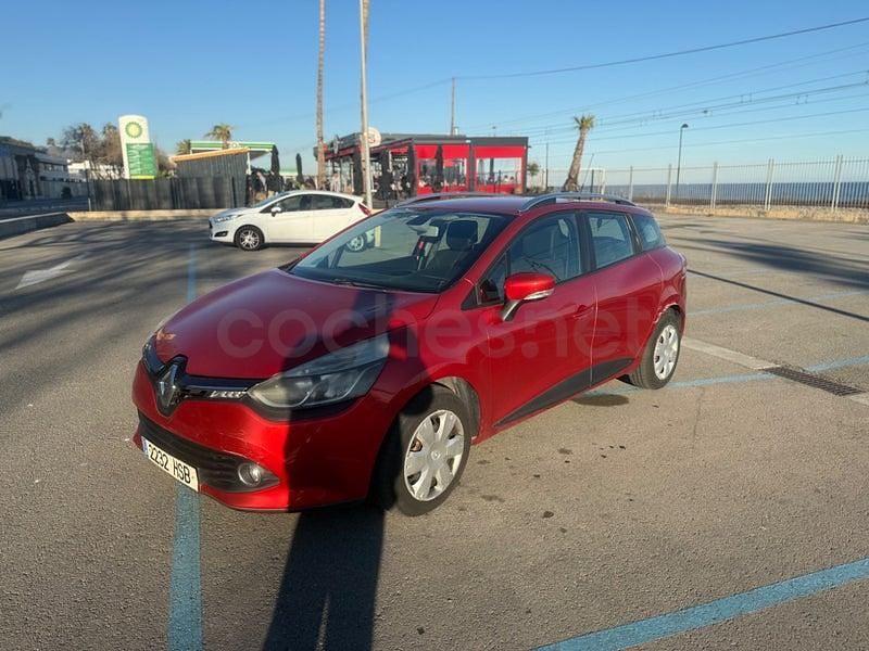 Usado Renault Clio GrandTour 75 CV (55 kW) 2013 Granate Familiar