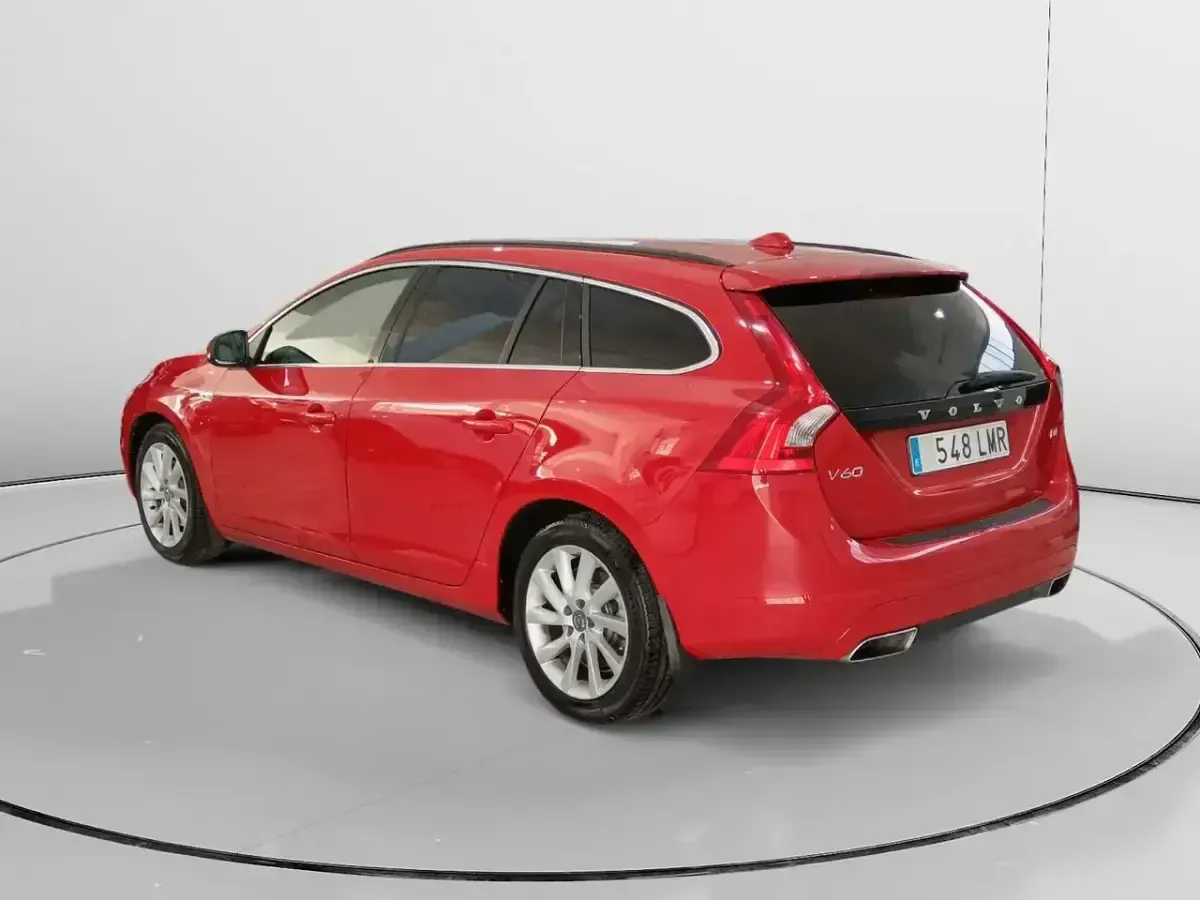 Usado Volvo V60 Momentum 190 CV (139 kW) 2016 Rojo Familiar