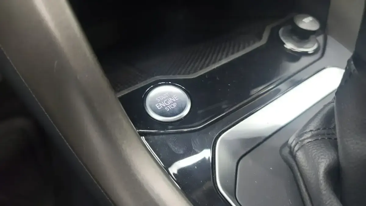 Usado VW T-Roc Advance 150 CV (110 kW) 2021 Gris / plata SUV