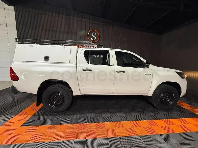 Usado Toyota HiLux 150 CV (110 kW) 2023 Blanco Pickup/Camioneta