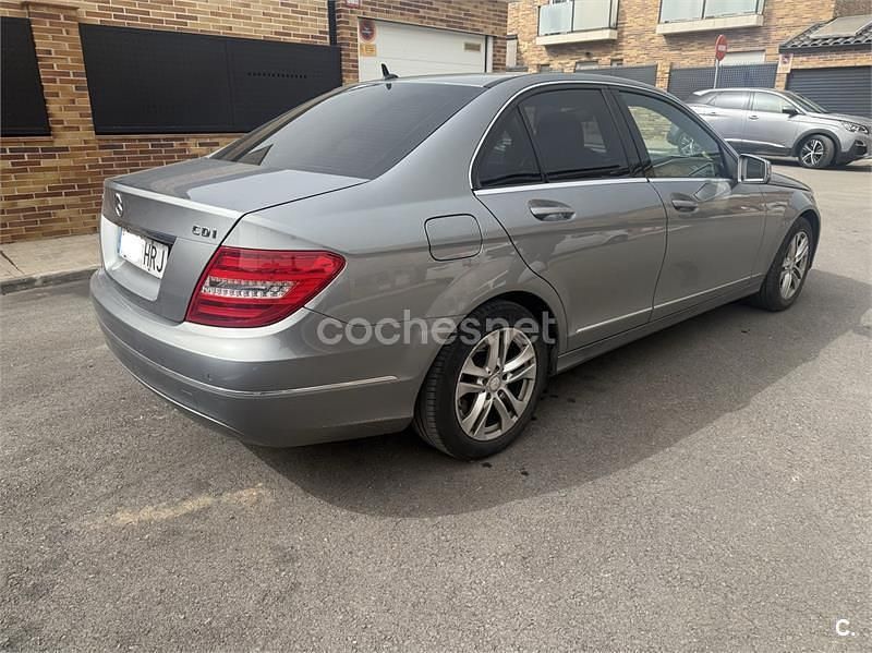 Usado Mercedes C220 Avantgarde 170 CV (125 kW) 2013 Gris / plata Berlina
