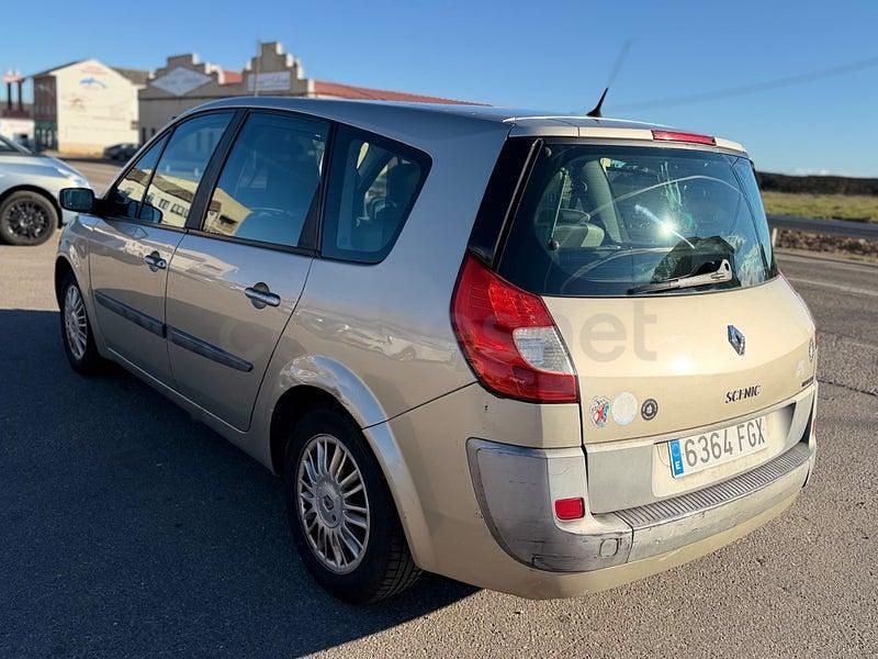 Usado Renault Grand Scénic II Privilege 165 CV (121 kW) 2007 Beige Monovolumen