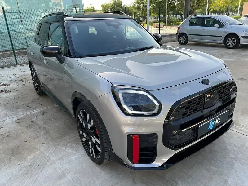 Usado Mini John Cooper Works Countryman 301 CV (221 kW) 2024 Gris / plata SUV