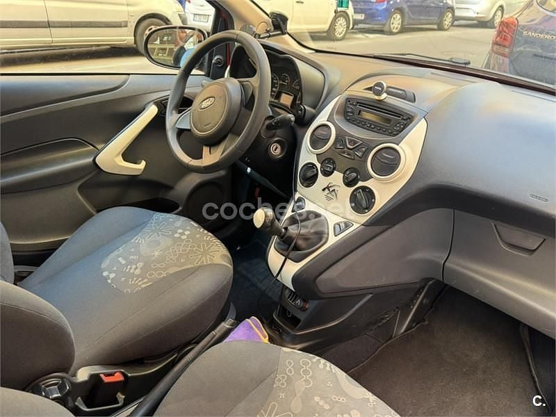 Usado Ford Ka 69 CV (50 kW) 2014 Rojo Berlina