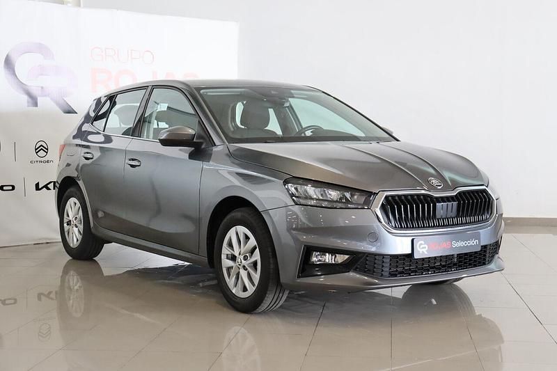 Usado Skoda Fabia Ambition 80 CV (58 kW) 2023 Gris Utilitario