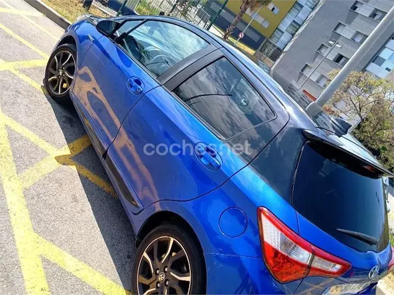 Usado Toyota Yaris Hybrid Advance 100 CV (73 kW) 2017 Azul Berlina