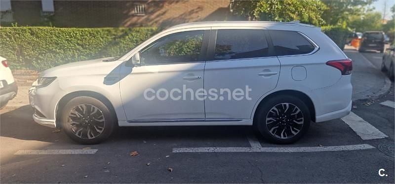 Blanco Usado 2016 Mitsubishi Outlander P-HEV SUV | 13.500 € (Precio justo) - Imagen 1/4