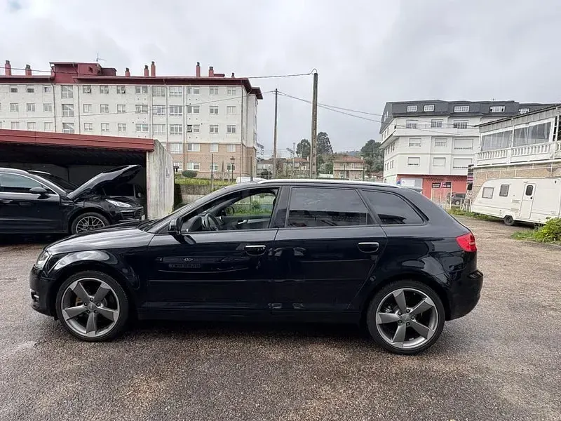Usado Audi A3 Ambition 170 CV (125 kW) 2012 Negro Utilitario