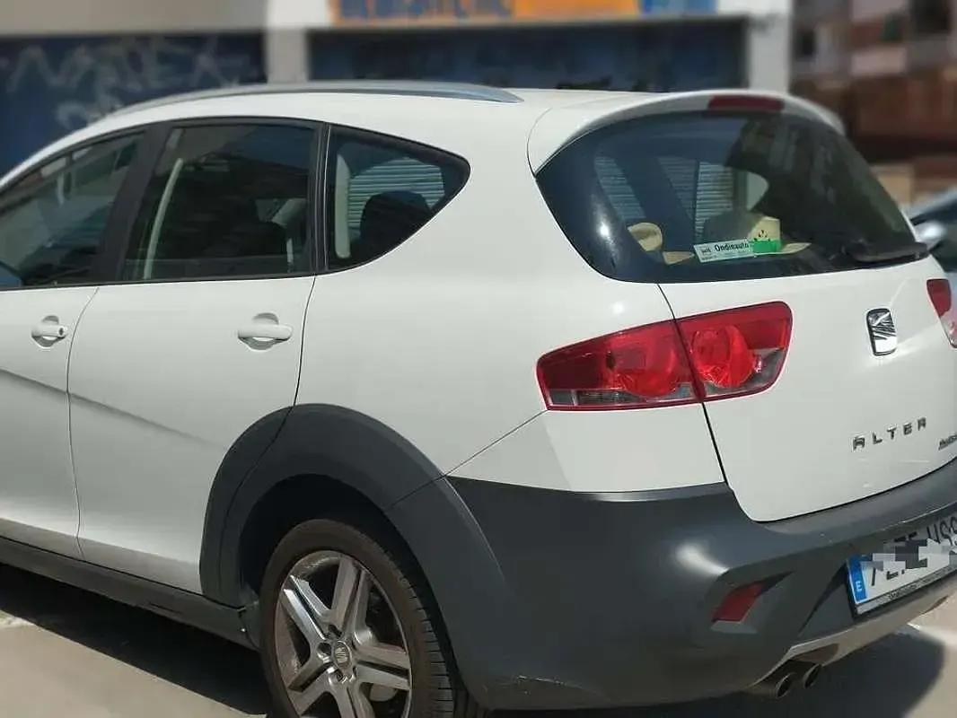 Usado Seat Altea Ecomotive 105 CV (77 kW) 2013 Blanco Monovolumen