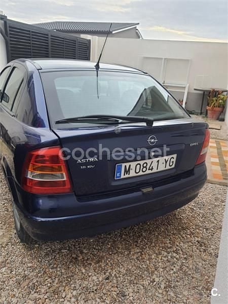 Usado Opel Astra Comfort 100 CV (73 kW) 2000 Azul Berlina