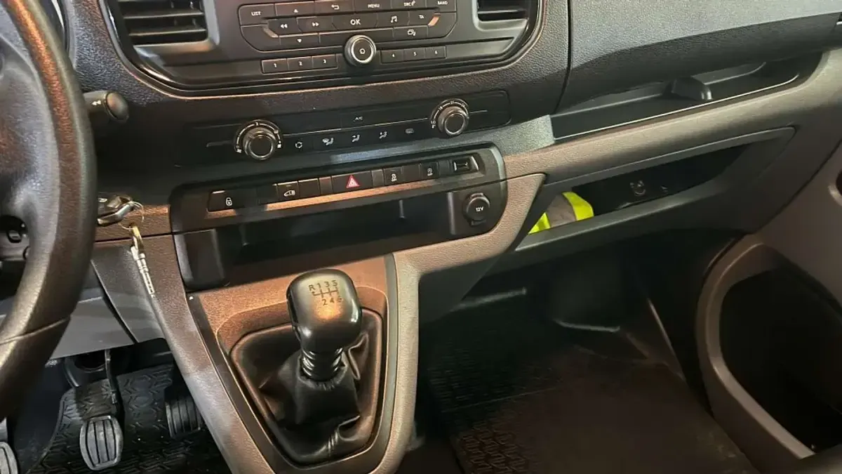 Usado Opel Vivaro 102 CV (75 kW) 2021 Blanco Monovolumen