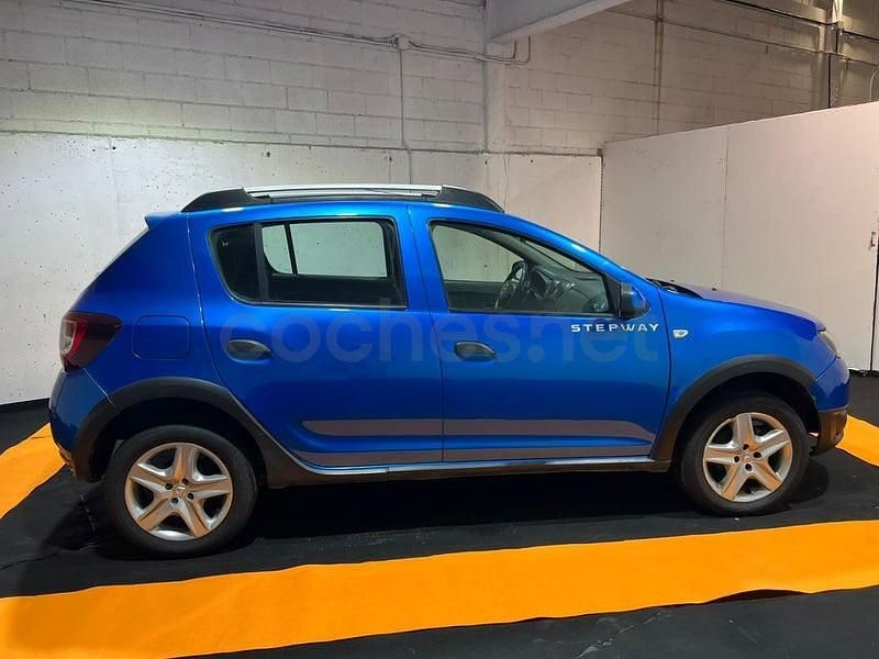 Usado Dacia Sandero Stepway 90 CV (66 kW) 2015 Azul Berlina