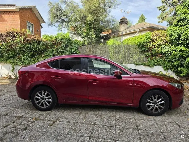 Usado Mazda 3 Luxury 150 CV (110 kW) 2015 Granate Berlina